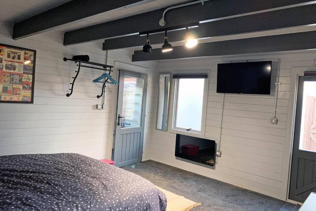 Cosy, Self-Contained Garden Room In City Centre! Hereford Exteriör bild