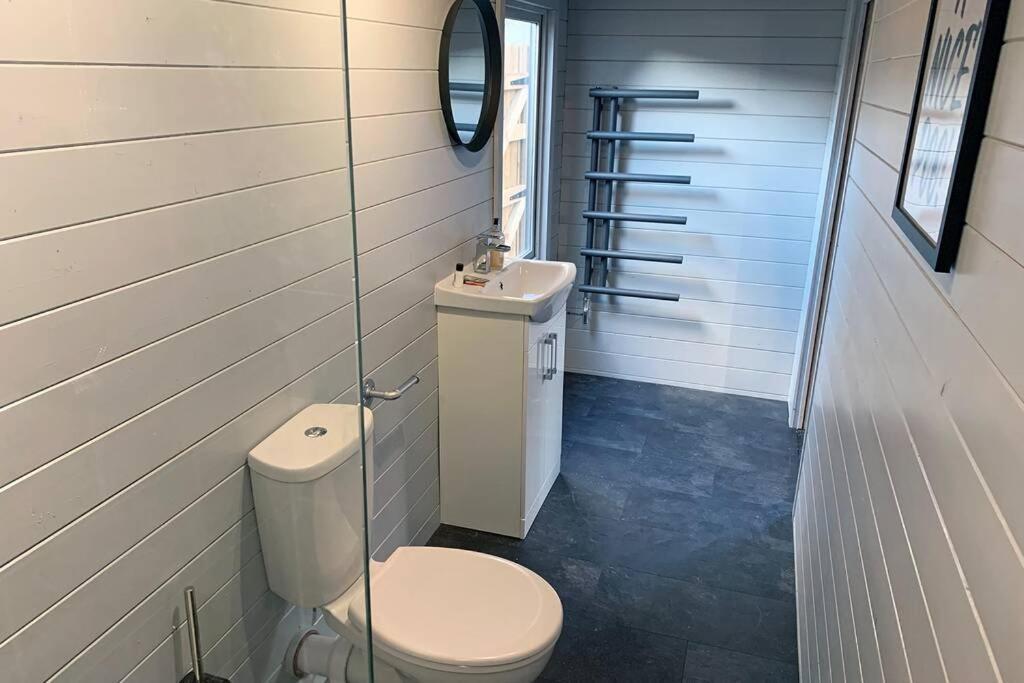 Cosy, Self-Contained Garden Room In City Centre! Hereford Exteriör bild
