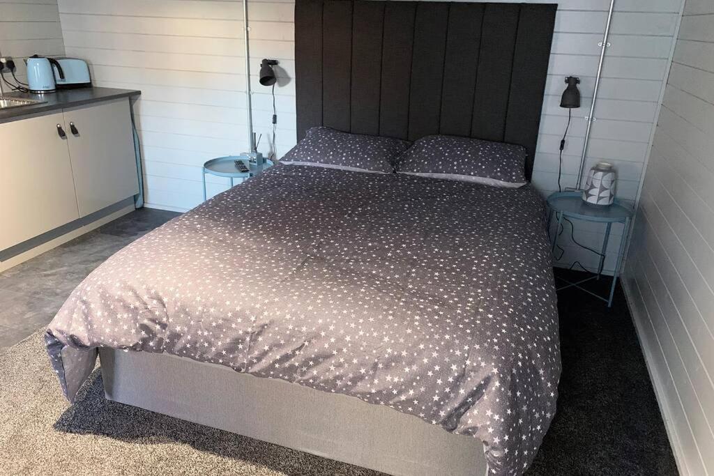 Cosy, Self-Contained Garden Room In City Centre! Hereford Exteriör bild