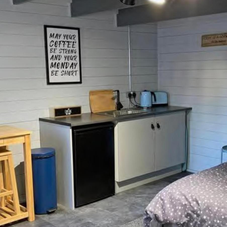 Cosy, Self-Contained Garden Room In City Centre! Hereford Exteriör bild